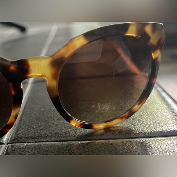 🧨SALE Dolce & Gabbana Sunglasses - Picture 6 of 6